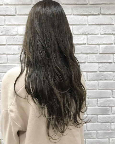 ハイライトを入れたダークアッシュカラー ヘアカタログ 奈良県で ハイライトを入れたダークアッシュカラー ヘアカタログ 奈良県で